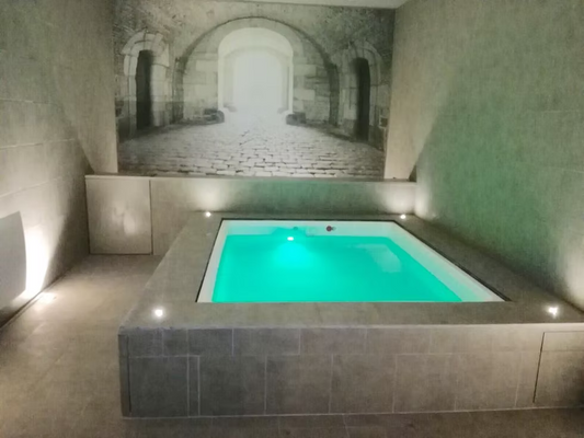 Large Commercial Open Float Pool